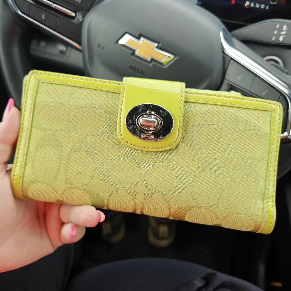Vintage Y2K Coach Lime Green Signature Jacquard Turnlock Wallet